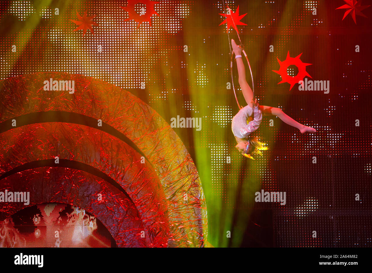 Air gymnast Auftritte im Zirkus Stockfoto