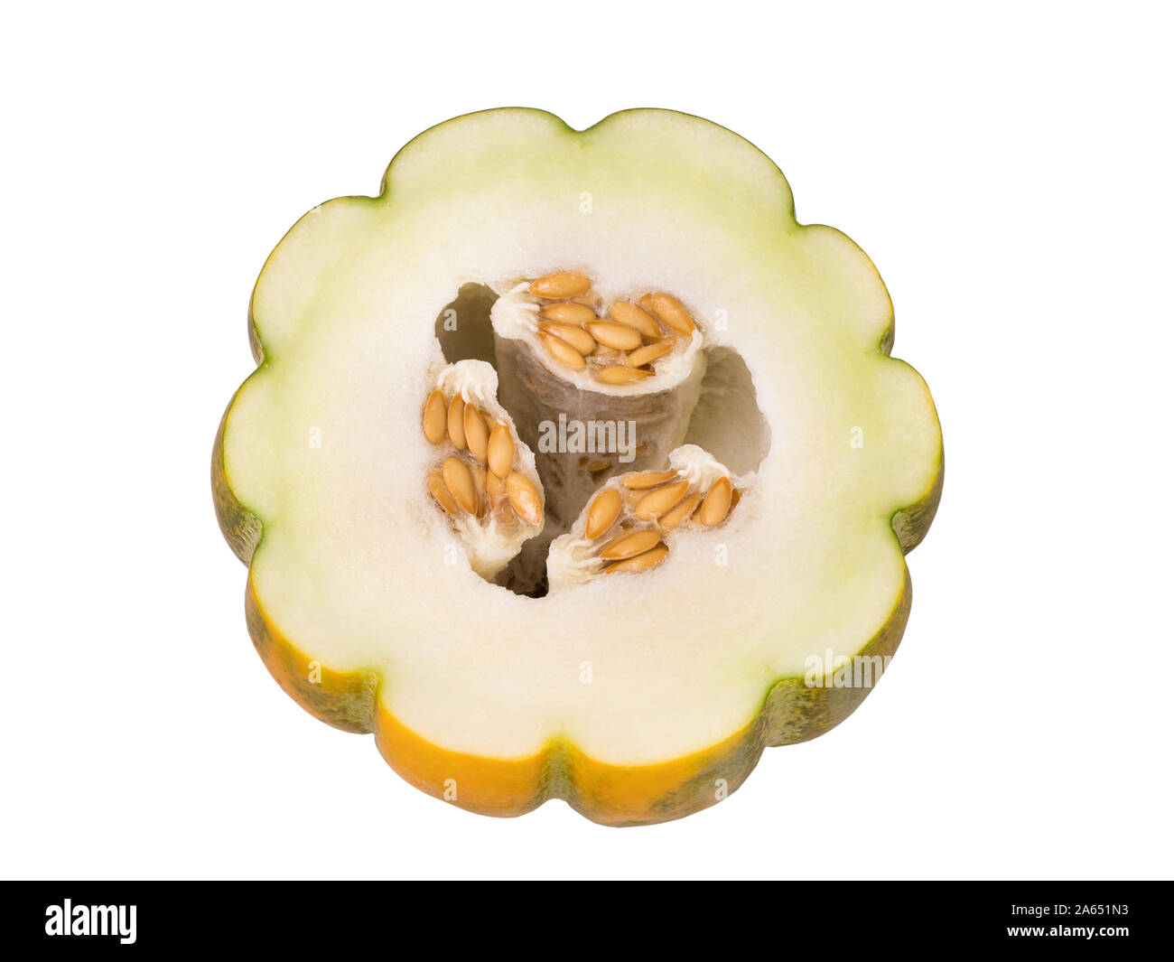 Die Hälfte der Reife frische Melone mit Samen auf weißem Hintergrund. Süße tropische Früchte. Stockfoto