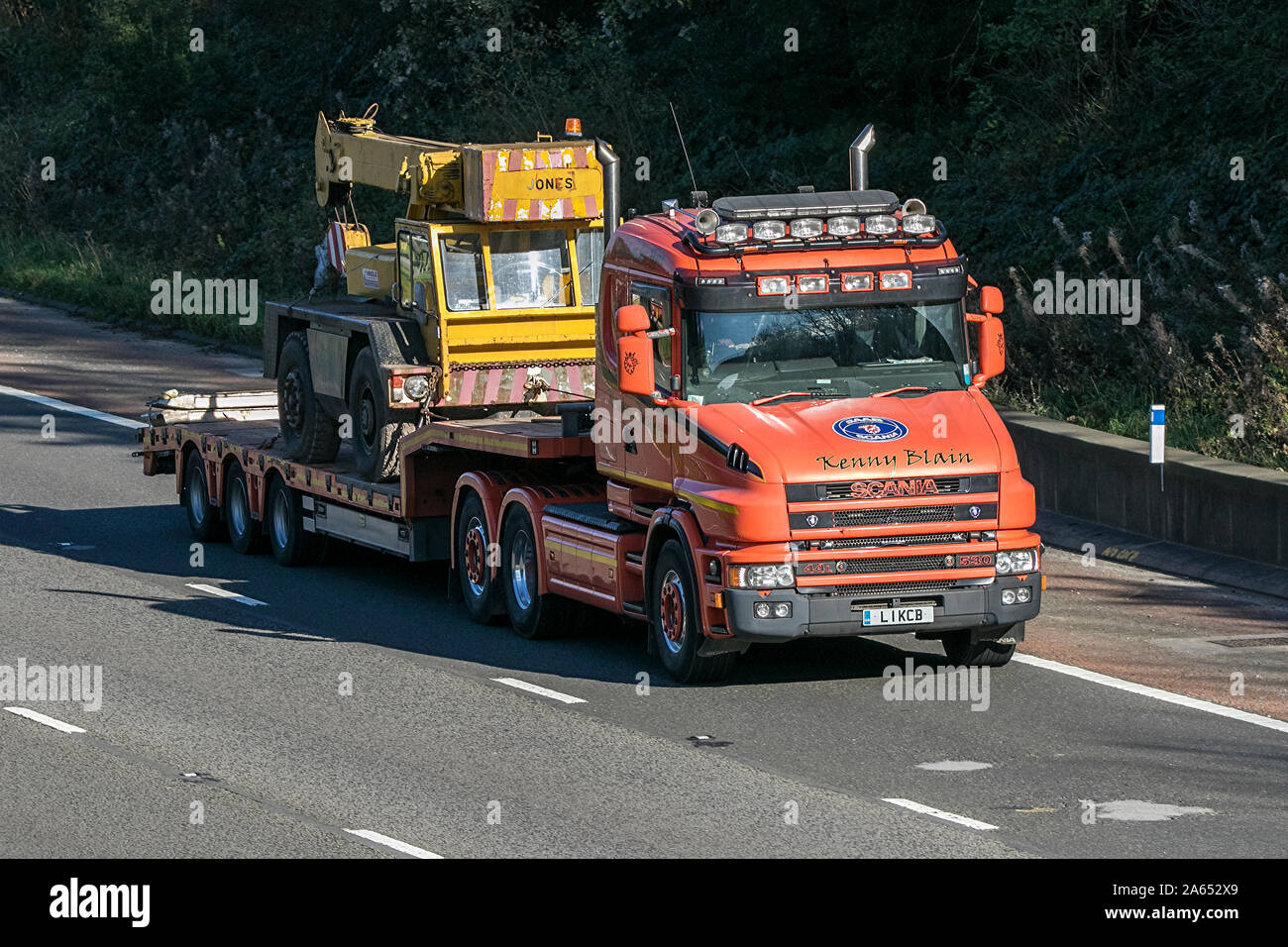 L1 KCB Kenny Blain Scania T Cab fahren auf der Autobahn M6 in der Nähe von Preston in Lancashire, Großbritannien Stockfoto