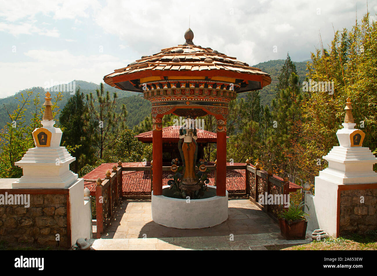 Statuen der Göttin, Khamsum Chortenm Yulley Namgyal, Punakha Bezirk in Bhutan Stockfoto