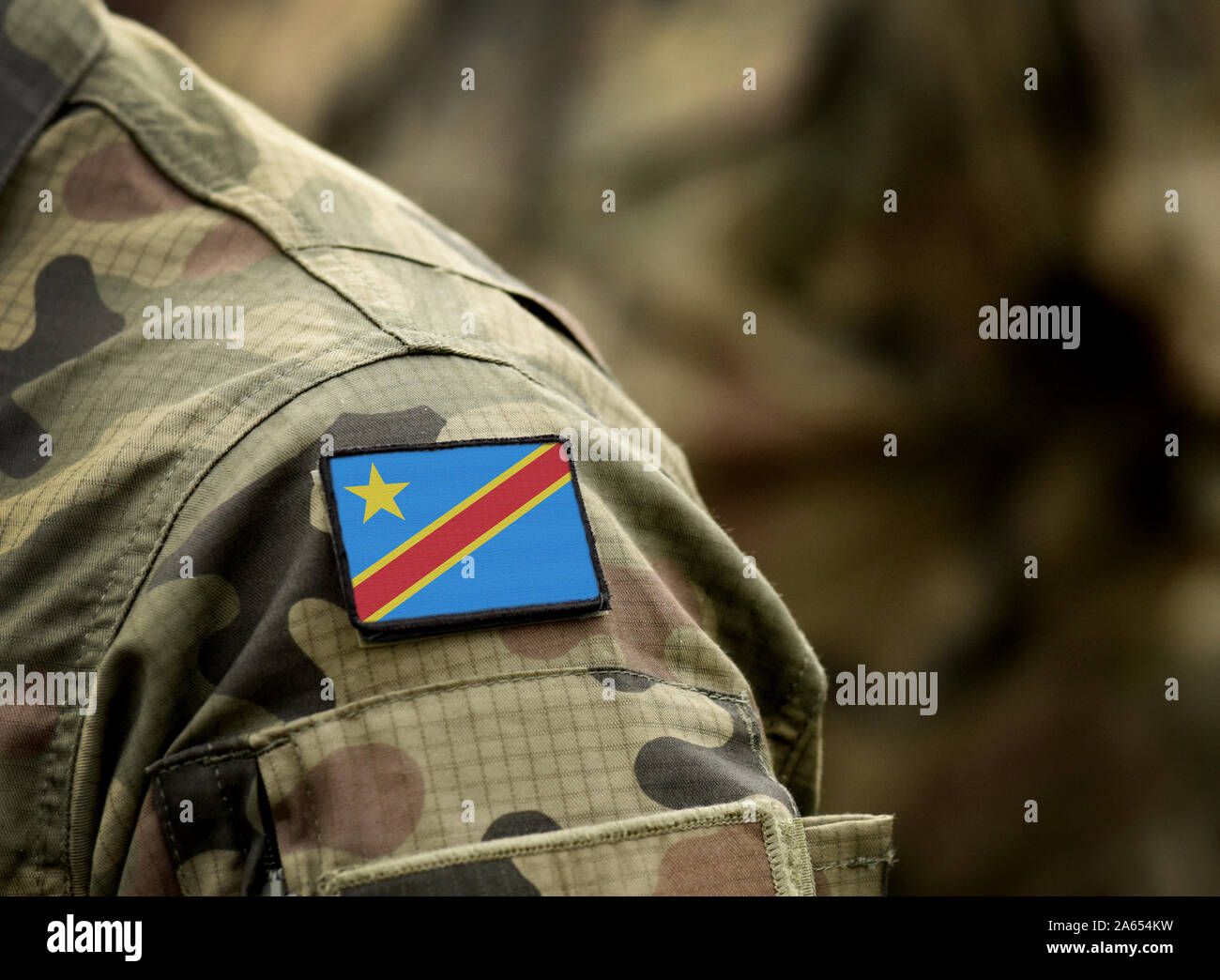 Flagge der Demokratischen Republik Kongo über militärische Uniform. Armee, Soldaten, Soldaten, Afrika, (Collage). Stockfoto