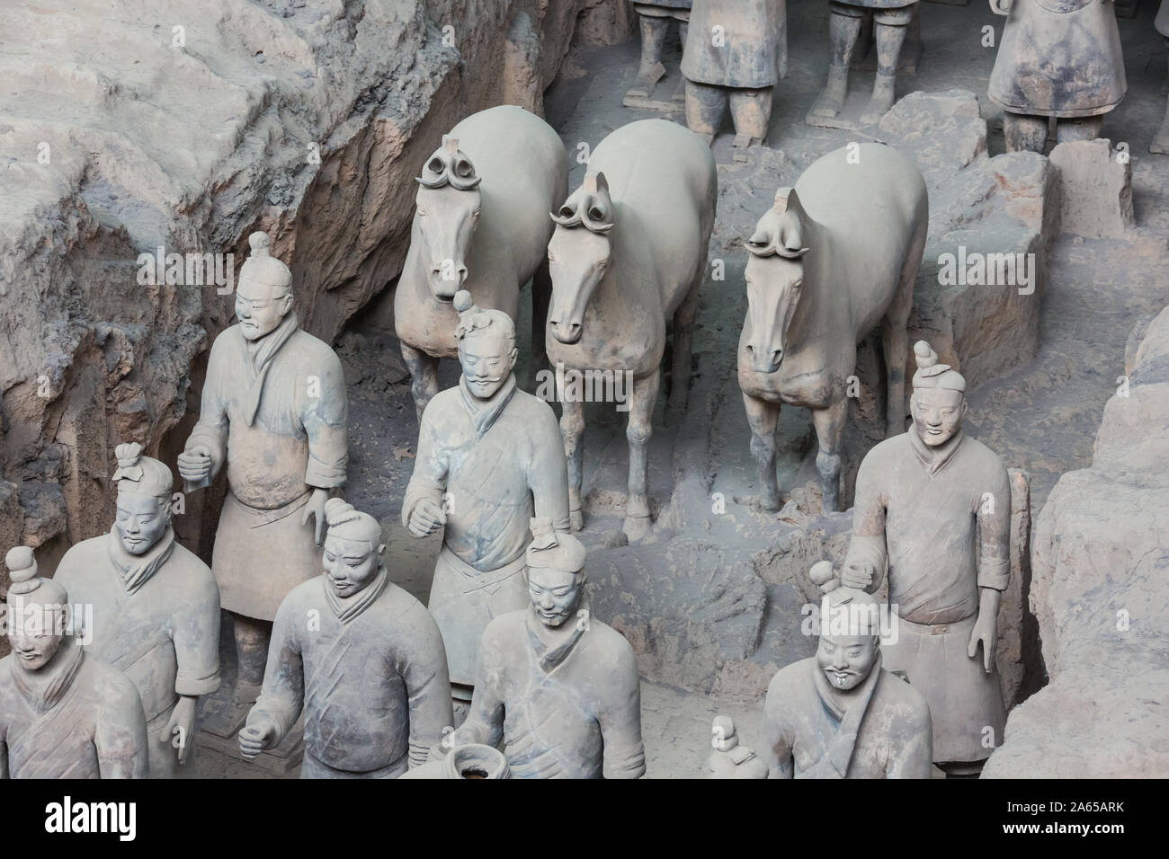Editorial: XI'AN, Shaanxi, China, April 12, 2019 - Nahaufnahme von Kriegern und Pferden in der Halle 1 in Xi'an Stockfoto