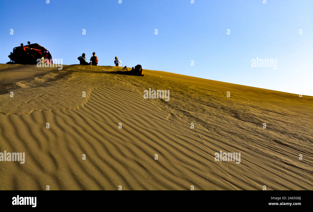 Sandboard in Huacachina, Peru Stockfoto