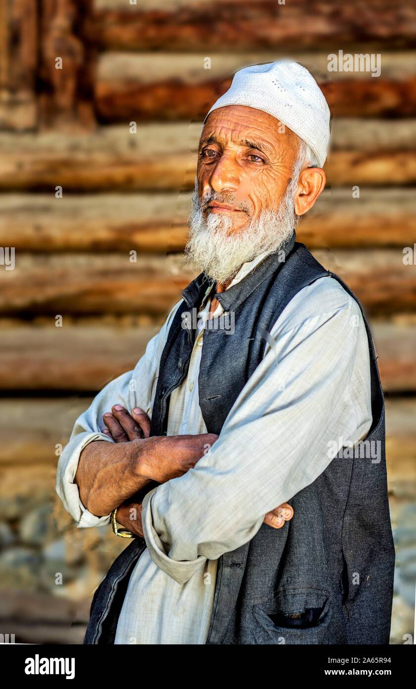 Kaschmir alter Mann, sheikhpura Chorwan Dorf, Gurez, Bandipora, Kaschmir, Indien, Asien Stockfoto