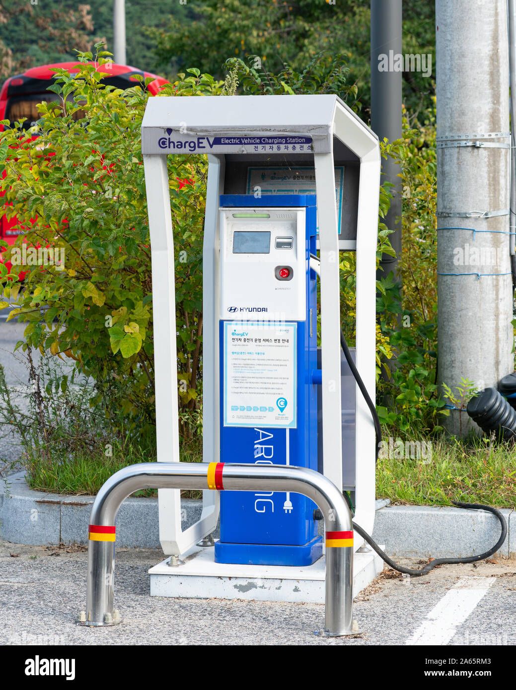 Andong Korea, 27. September 2019: ChargEV Elektrofahrzeug Ladestation auf einem Parkplatz in Südkorea Stockfoto