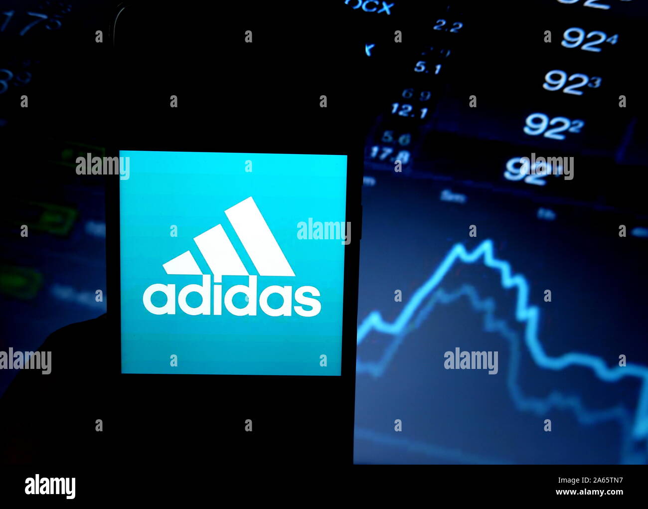 In diesem Foto Illustration berühmten retail Unternehmen Adidas Logo auf einem Smartphone. Stockfoto