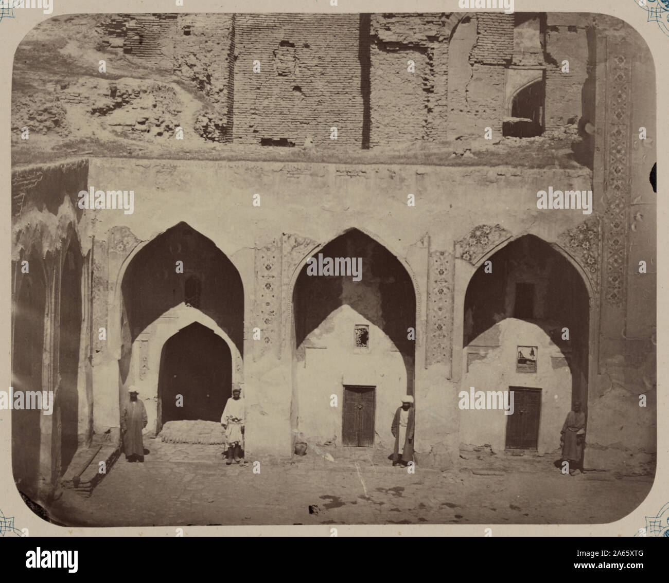 Antiquitäten von Samarkand Madrasah von ulugh Beg Ansicht einer One-Storied Galerie, die das Innere der Innenhof Stockfoto