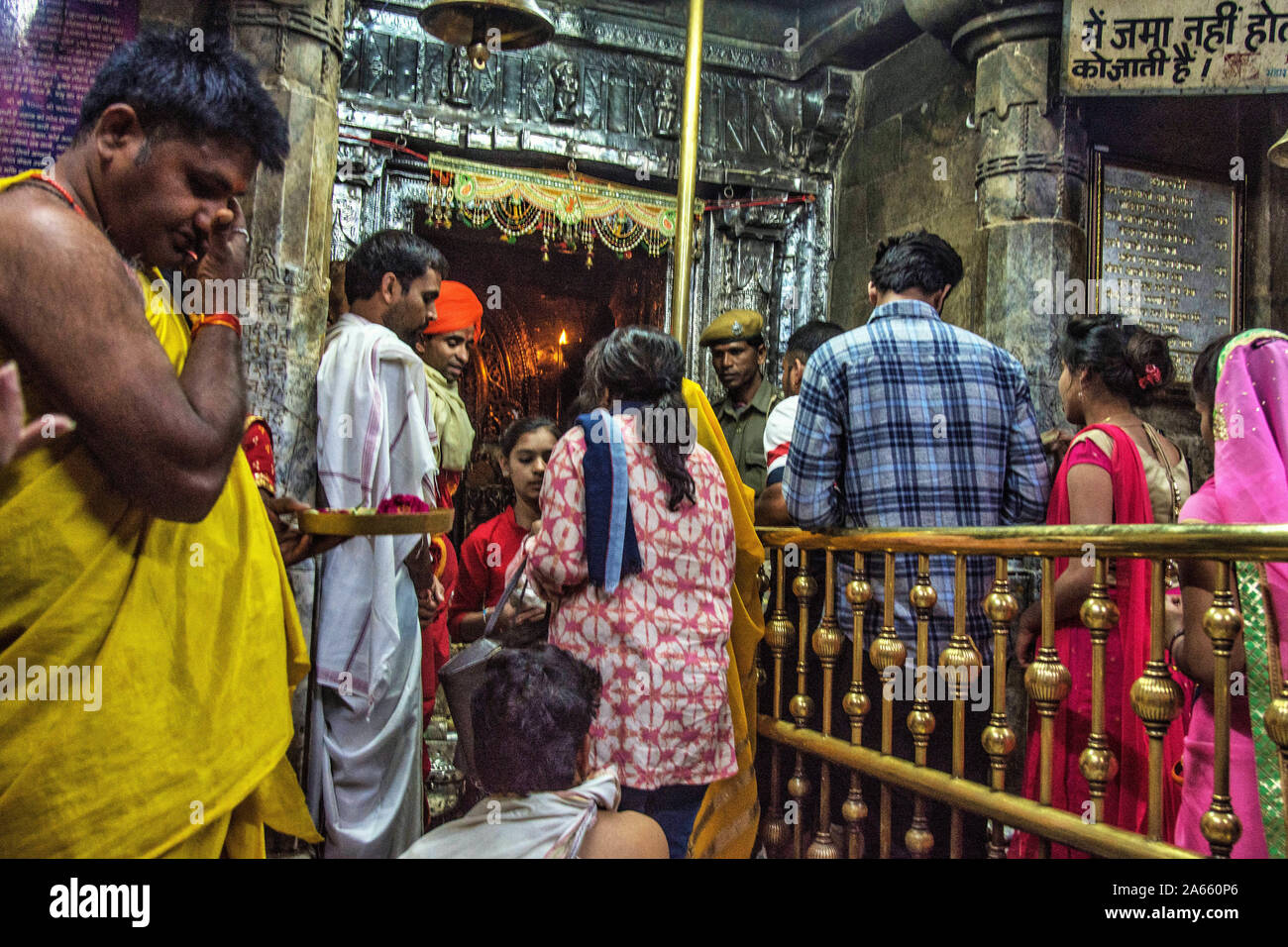 Die Innenseite des Kesariyaji Jain Tempel, Udaipur, Rajasthan, Indien, Asien Stockfoto