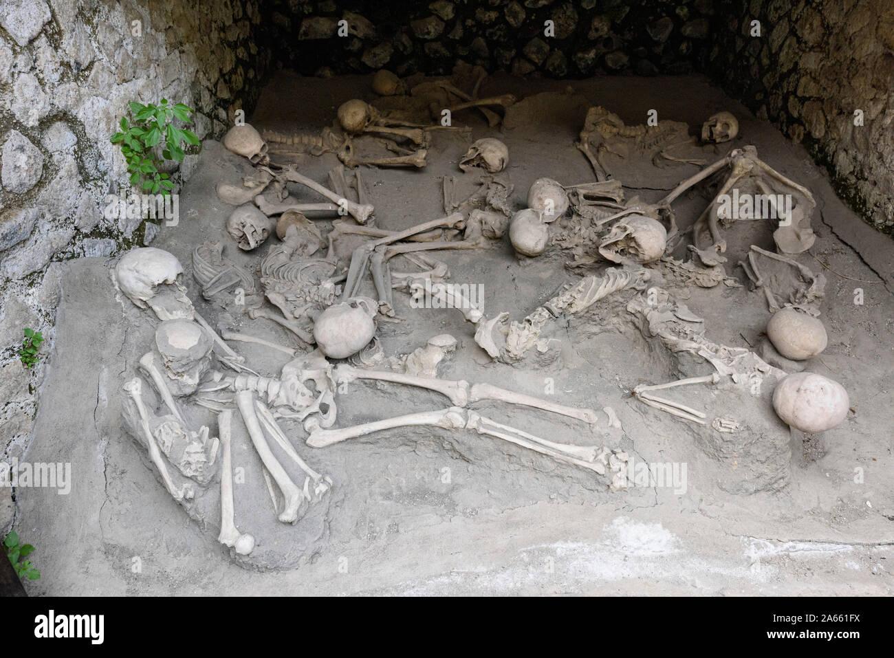 Ercolano. Italien. Archäologische Ausgrabungen von Herculaneum. Wirft der Skelette im Boot Häusern gefunden auf der alten Küstenlinie. Stockfoto