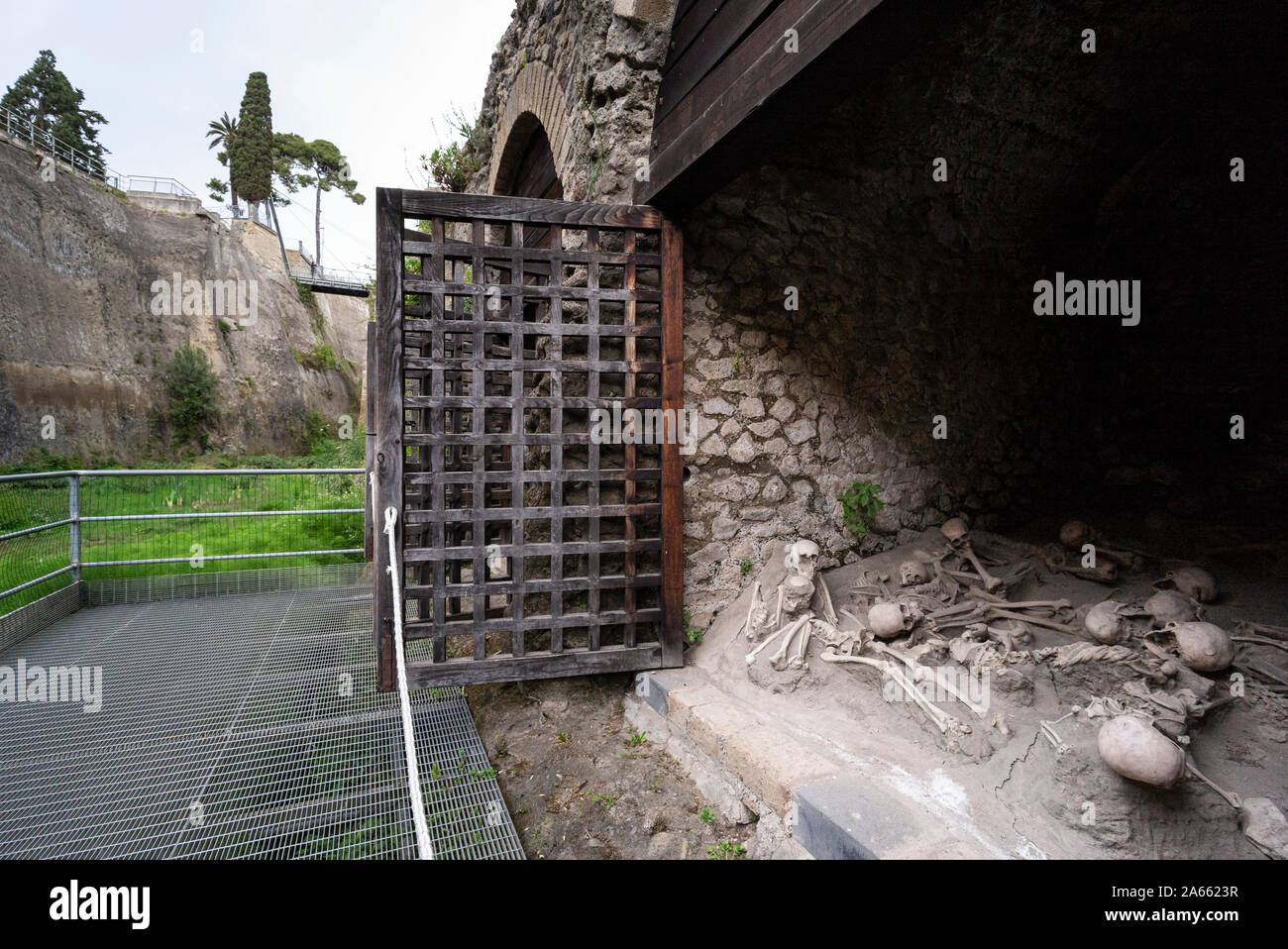 Ercolano. Italien. Archäologische Ausgrabungen von Herculaneum. Wirft der Skelette im Boot Häusern gefunden auf der alten Küstenlinie. Stockfoto