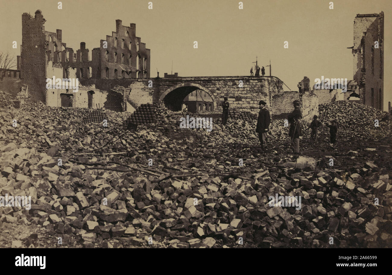 Ruinen in Richmond Beschädigung von Richmond, Virginia aus dem Amerikanischen Bürgerkrieg. Eiweiß drucken.; Stockfoto