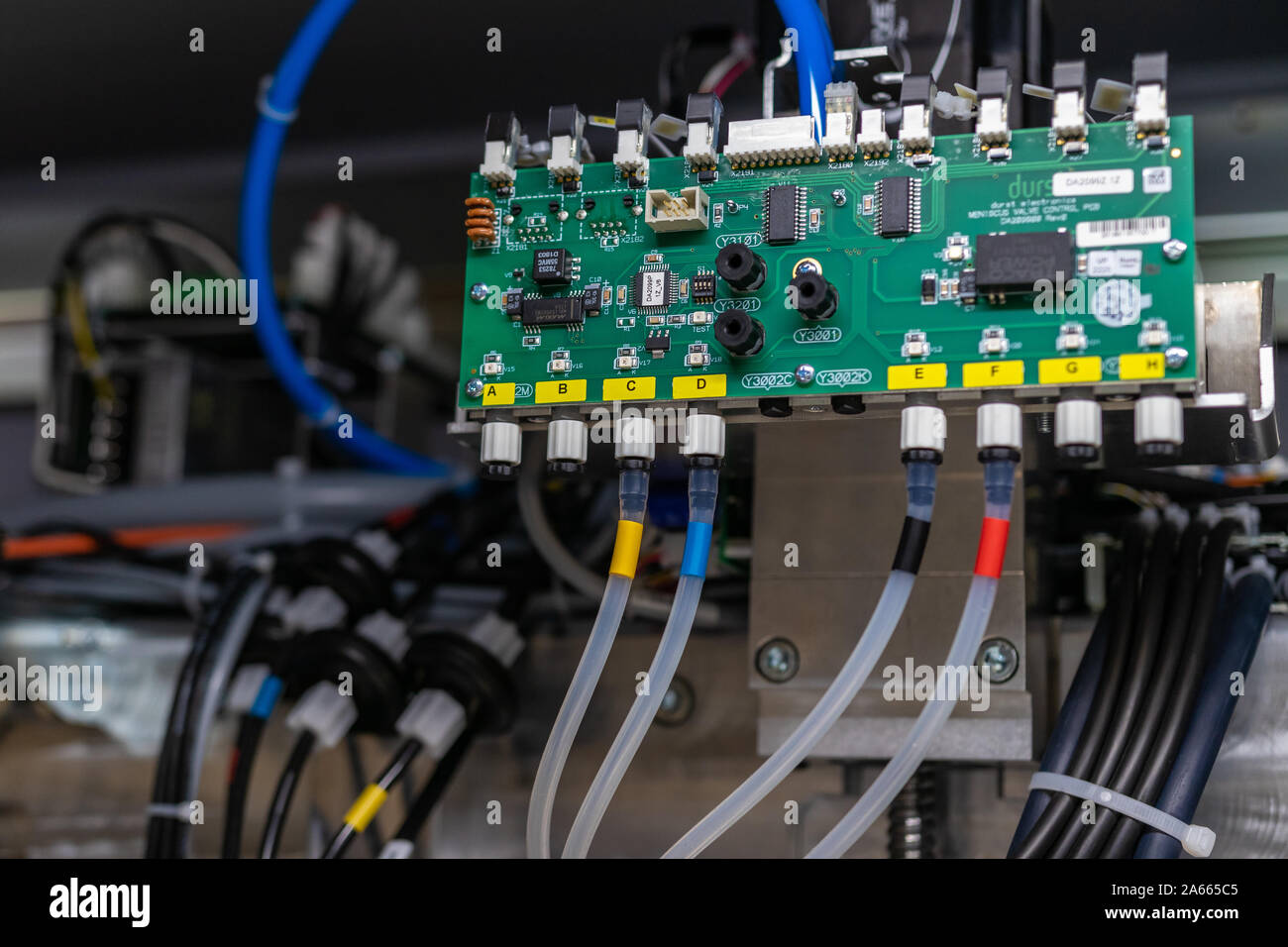 Computer aided Druckverfahren, fortschrittliche Technologie in der Presse und Verlagswesen, neueste Generation robotisierte plotten Maschinen für die Zeitung. Stockfoto