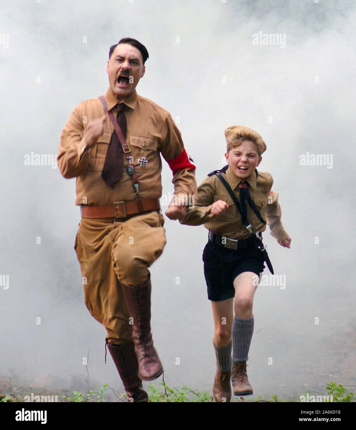 Jojo Kaninchen ist eine bevorstehende dunkle Komödie Drama Film geschrieben  und von Taika Waititi, dessen Drehbuch auf dem Buch basiert, Hälterungen  Himmel von Christine Leunen geleitet. Dieses Foto ist nur für den