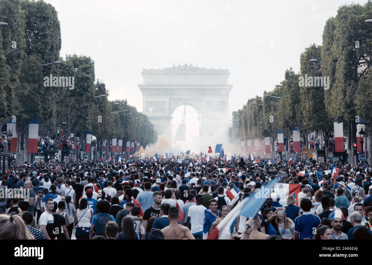 Les Misérables ist ein 2019 französische Film unter der Regie von Ladj Ly, dieses Foto ist nur für den redaktionellen Gebrauch bestimmt und unterliegen dem Copyright der Film Company und/oder der bezeichneten Fotograf durch den Film oder die Produktion Firma zugewiesen. Stockfoto