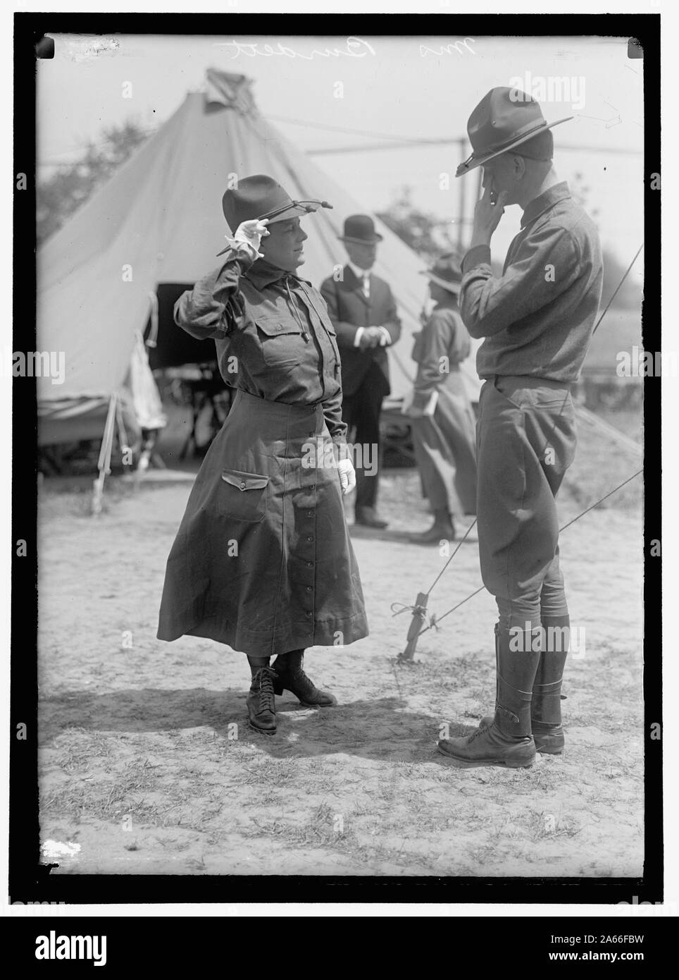 WOMAN'S NATIONAL SERVICE SCHULE, UNTER ABSCHNITT DER FRAU, NAVY LEAGUE. Frau. BURDETT Stockfoto