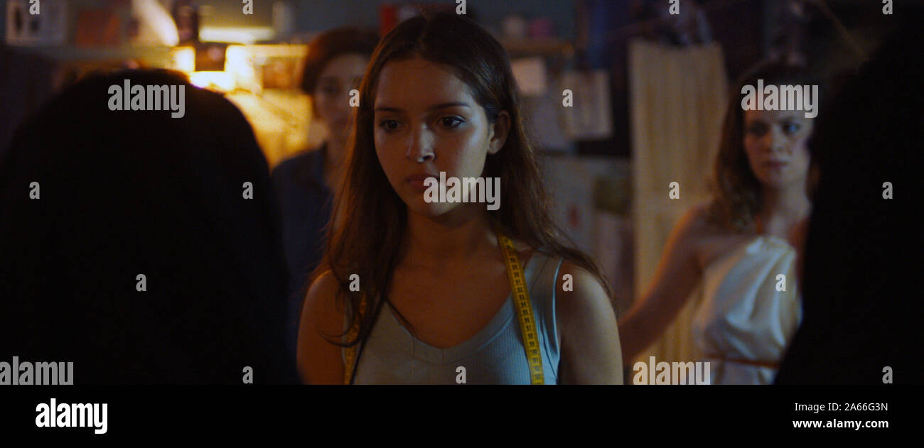 Papicha ist ein 2019 international co-produzierte Film unter der Regie von mounia Meddour. Dieses Foto ist nur für den redaktionellen Gebrauch bestimmt und unterliegen dem Copyright der Film Company und/oder der bezeichneten Fotograf durch den Film oder die Produktion Firma zugewiesen. Stockfoto