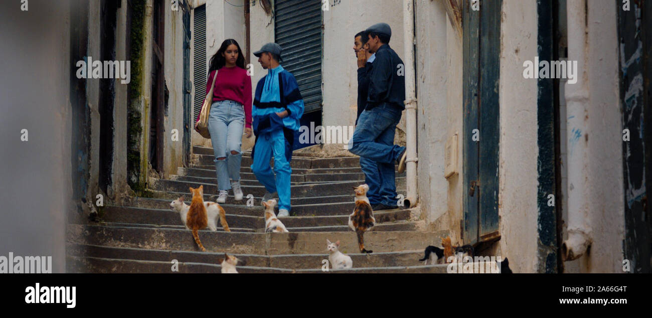 Papicha ist ein 2019 international co-produzierte Film unter der Regie von mounia Meddour. Dieses Foto ist nur für den redaktionellen Gebrauch bestimmt und unterliegen dem Copyright der Film Company und/oder der bezeichneten Fotograf durch den Film oder die Produktion Firma zugewiesen. Stockfoto