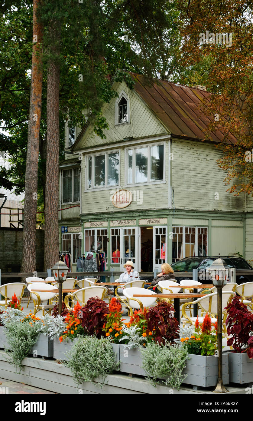 Holzhäuser der Ostsee Dorf von Jurmala. Riga, Lettland Stockfoto