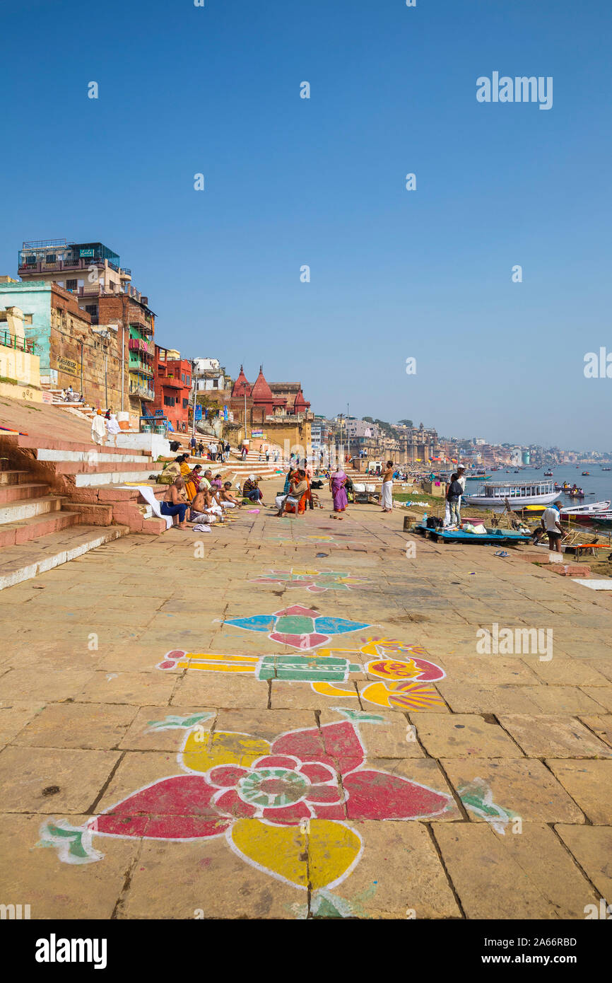 Indien, Uttar Pradesh, Varanasi, Ghats am Fluss Ganges Stockfoto