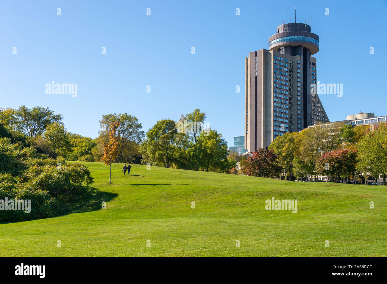 Quebec City, CA - 5. Oktober 2019 - Concorde Hotel & Ebenen von Abraham Park Stockfoto