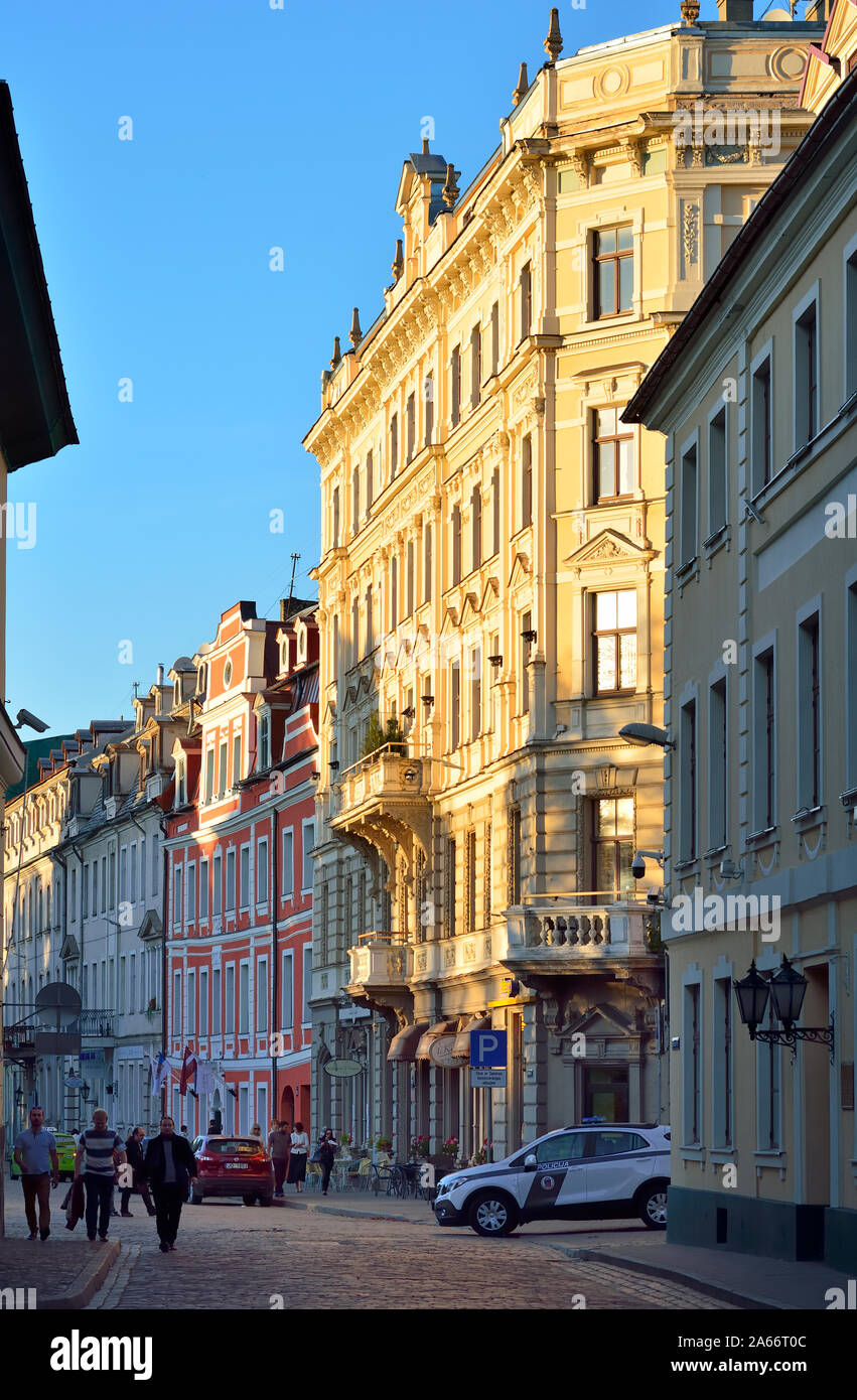 Straße in der Altstadt, die zum UNESCO-Weltkulturerbe gehört. Riga, Lettland Stockfoto