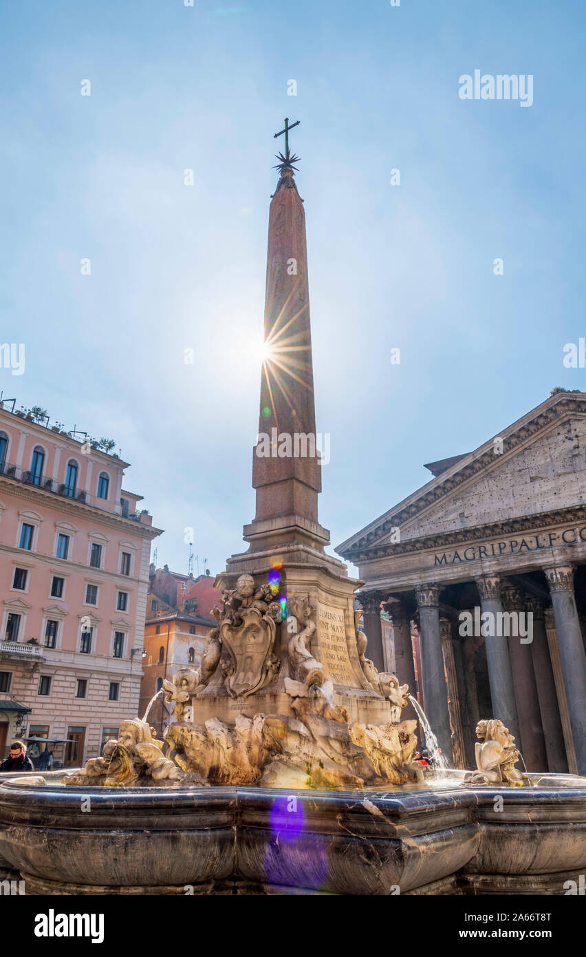 Italien, Latium, Rom, Piazza Della Rotunda, Fontana del Pantheon und Pantheon über Stockfoto