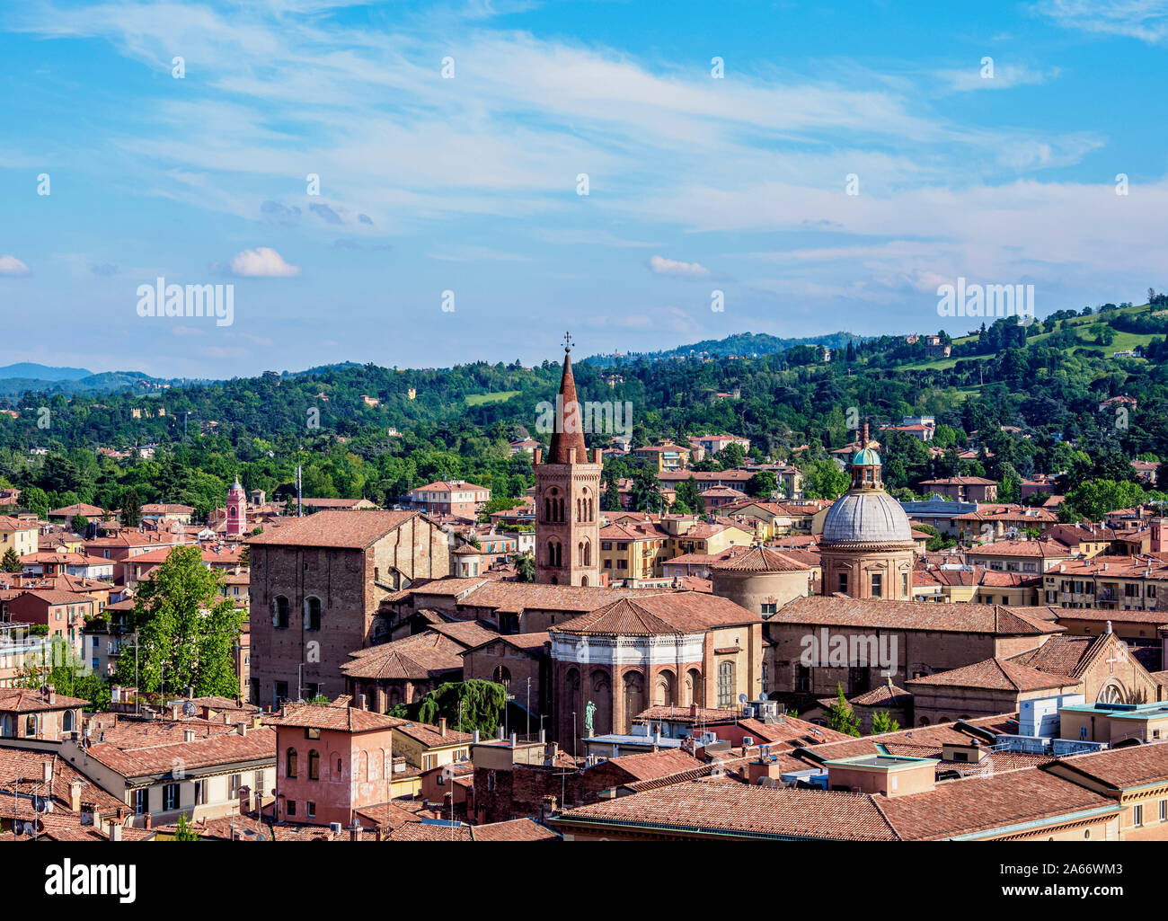 Blick in Richtung Basilika San Domenico, Bologna, Emilia-Romagna, Italien Stockfoto