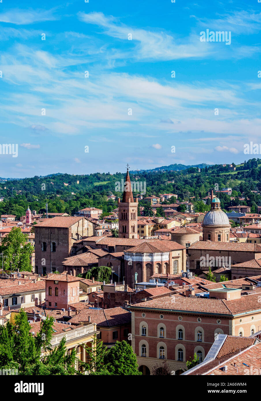 Blick in Richtung Basilika San Domenico, Bologna, Emilia-Romagna, Italien Stockfoto