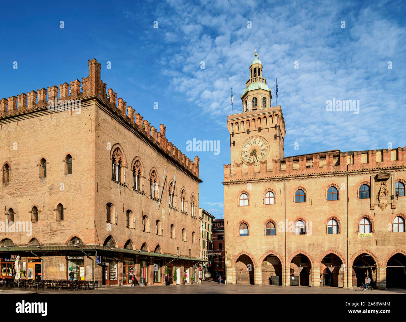 Palazzo dei Notai und Palazzo d'Accursio, Piazza Maggiore, Bologna, Emilia-Romagna, Italien Stockfoto