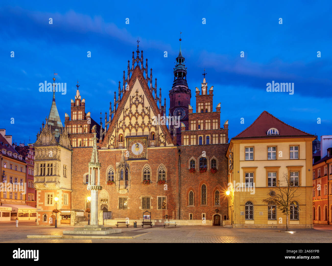 Altes Rathaus in der Morgendämmerung, Wroclaw, Woiwodschaft Niederschlesien, Polen Stockfoto