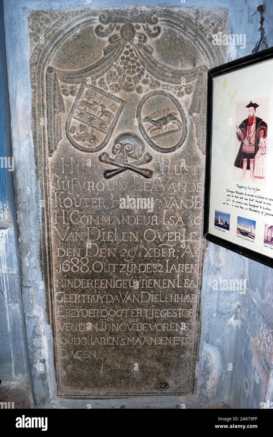 Stein Beschriftung von Vasco da Gama in St. Francis Church, Kochi, Kerala, Indien Stockfoto