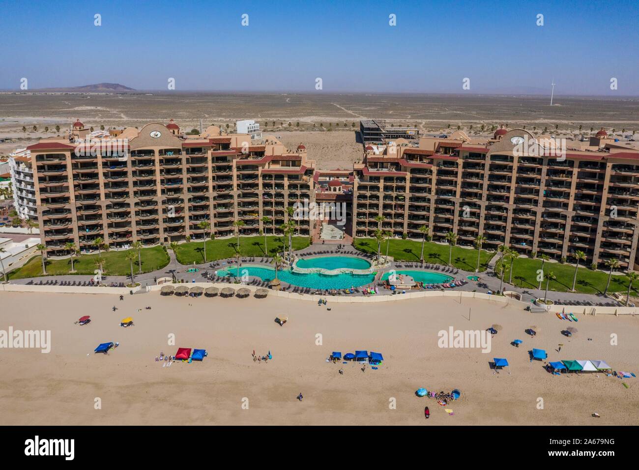 Luftaufnahme des Puerto Peñasco Bucht in Sonora, Mexiko. Landschaft von Strand, Meer, Hotel- und Immobilienbranche. Golf von Kalifornien Wüste. Die See von Cortez, Bermejo Meer. © (© Foto: LuisGutierrez/NortePhoto.com) vista Aérea de la Bahía Puerto Peñasco en Sonora, Mexiko. paisaje de Playa, Mar, Industria hotelera e Inmobiliaria. Desierto de Golfo de California. Mar de Cortés, Mar Bermejo. © (© Foto: LuisGutierrez/NortePhoto.com) Stockfoto