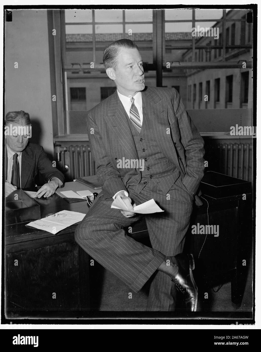 Weiße Haus Konferenz zur Arbeitslosigkeit Volkszählung. Washington, D.C., Sept. 24. Seine erste Pressekonferenz heute Holding, John Biggers, Administrator der Arbeitslosigkeit Volkszählung, kündigte an, dass er an einer Konferenz im Weißen Haus am Montag Pläne für die erste Arbeitslosigkeit Volkszählung überhaupt in den Vereinigten Staaten durchgeführt zu formulieren genannt hatte. Unter denen, die zur Konferenz eingeladen wurden John L. Lewis, CIO Kopf; William Green, A.f. von L. Präsident; George Davis, Präsident der US-Handelskammer; W. Averill Harriman, Vorsitzender des Commerce Department Business Advisory Council; und Le Stockfoto