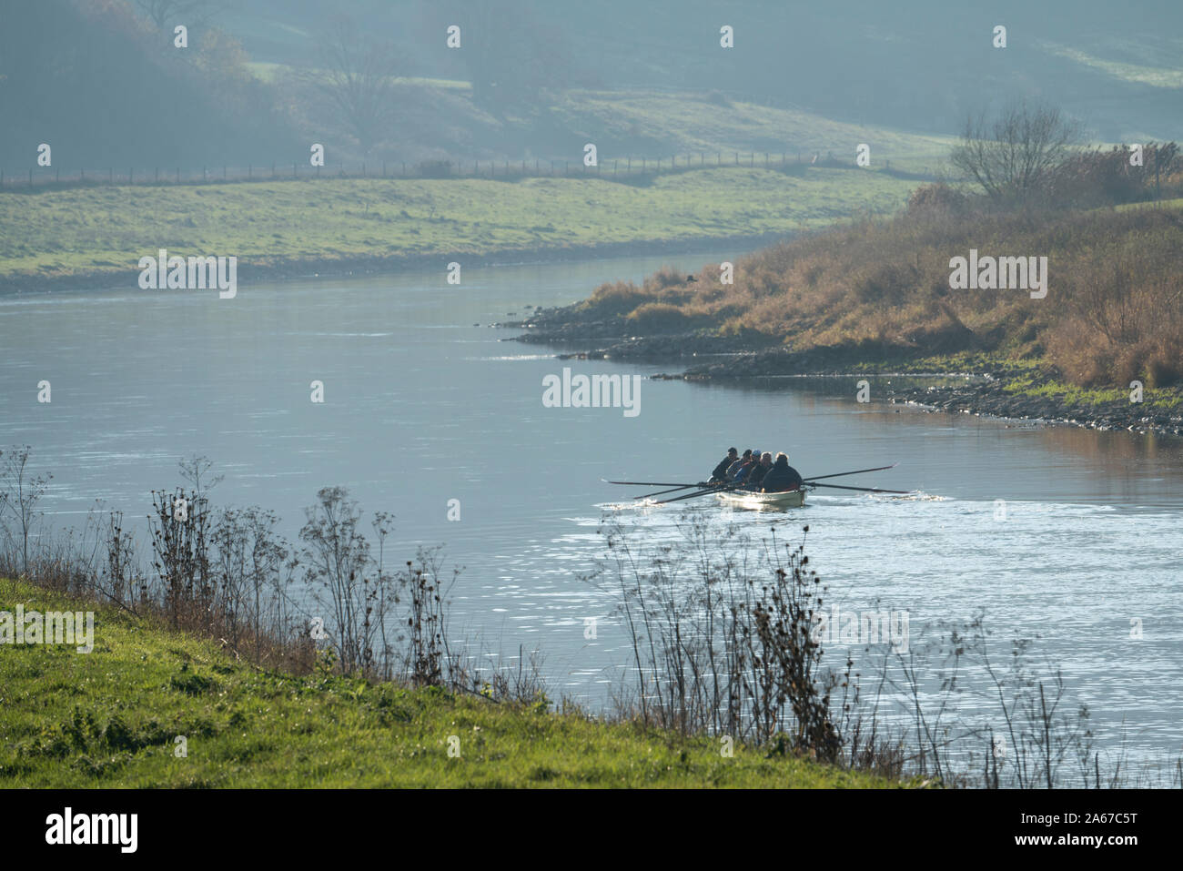 Kanu Paddler auf der Weser, Oberweser, obere Wesertal, Weserbergland, Hessen, Deutschland, Europa Stockfoto