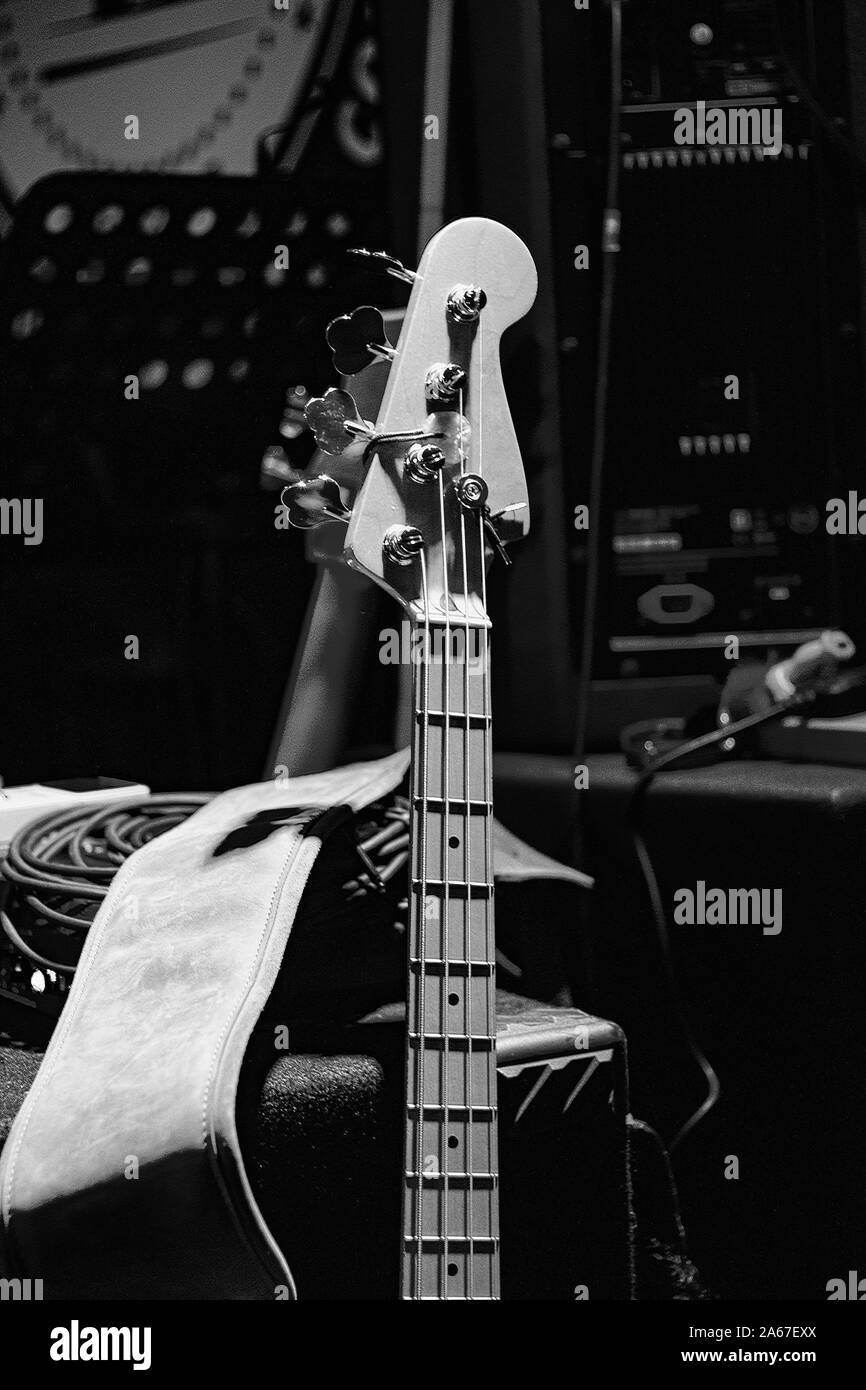 Musik Fotografie - Vorbereitung für den Musiker die verschiedenen Stile der Rockmusik. Die Schwarz-Weiß-Fotografie Stockfoto