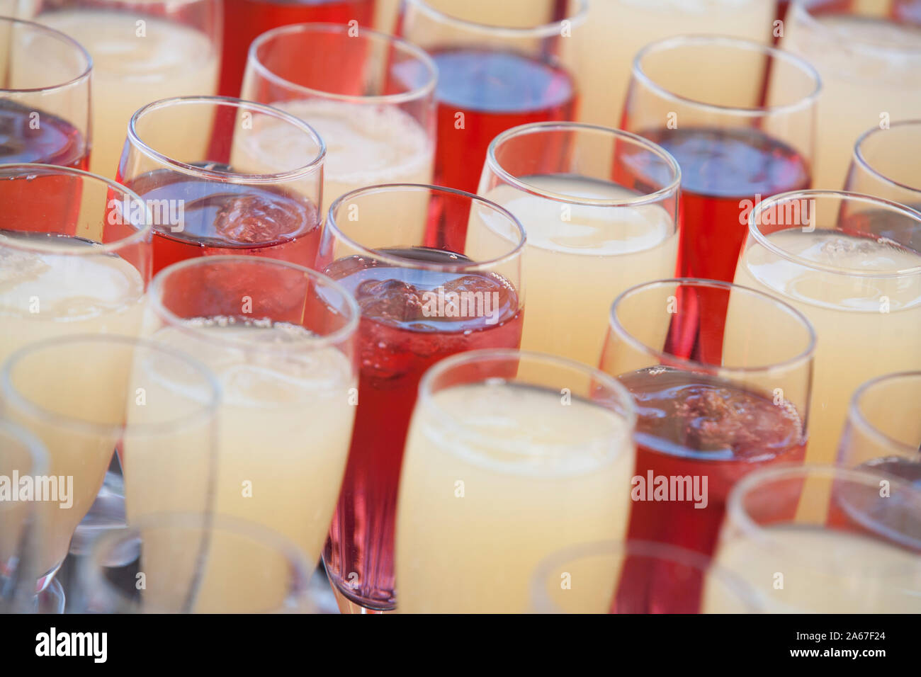 Eiskalte Getränke an einem heißen Sommertag Stockfoto