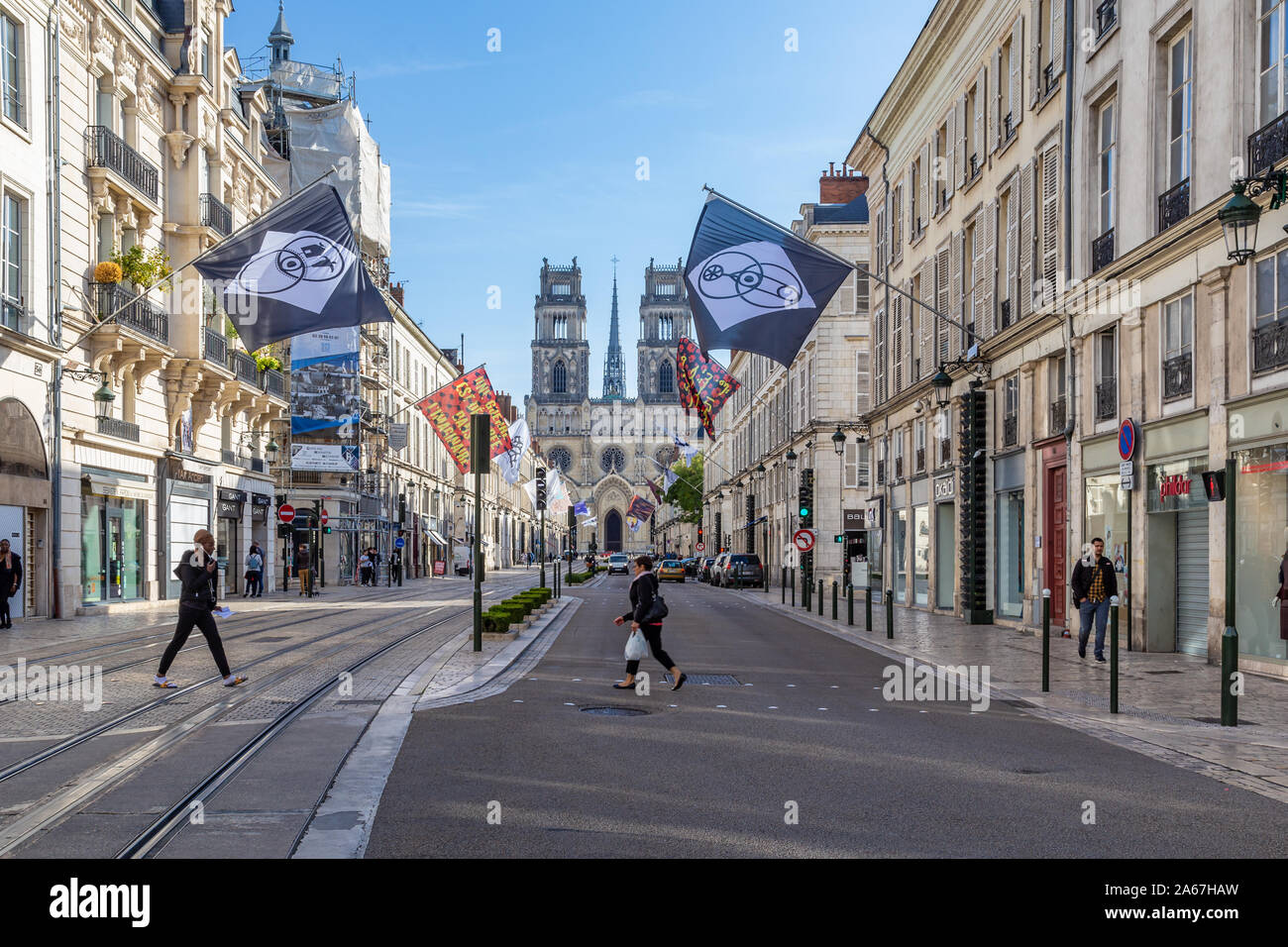 Orleans, Frankreich, 11. Oktober 2019: Orelans Centre und Royal Kathedrale des Heiligen Kreuzes in Frankreich Stockfoto