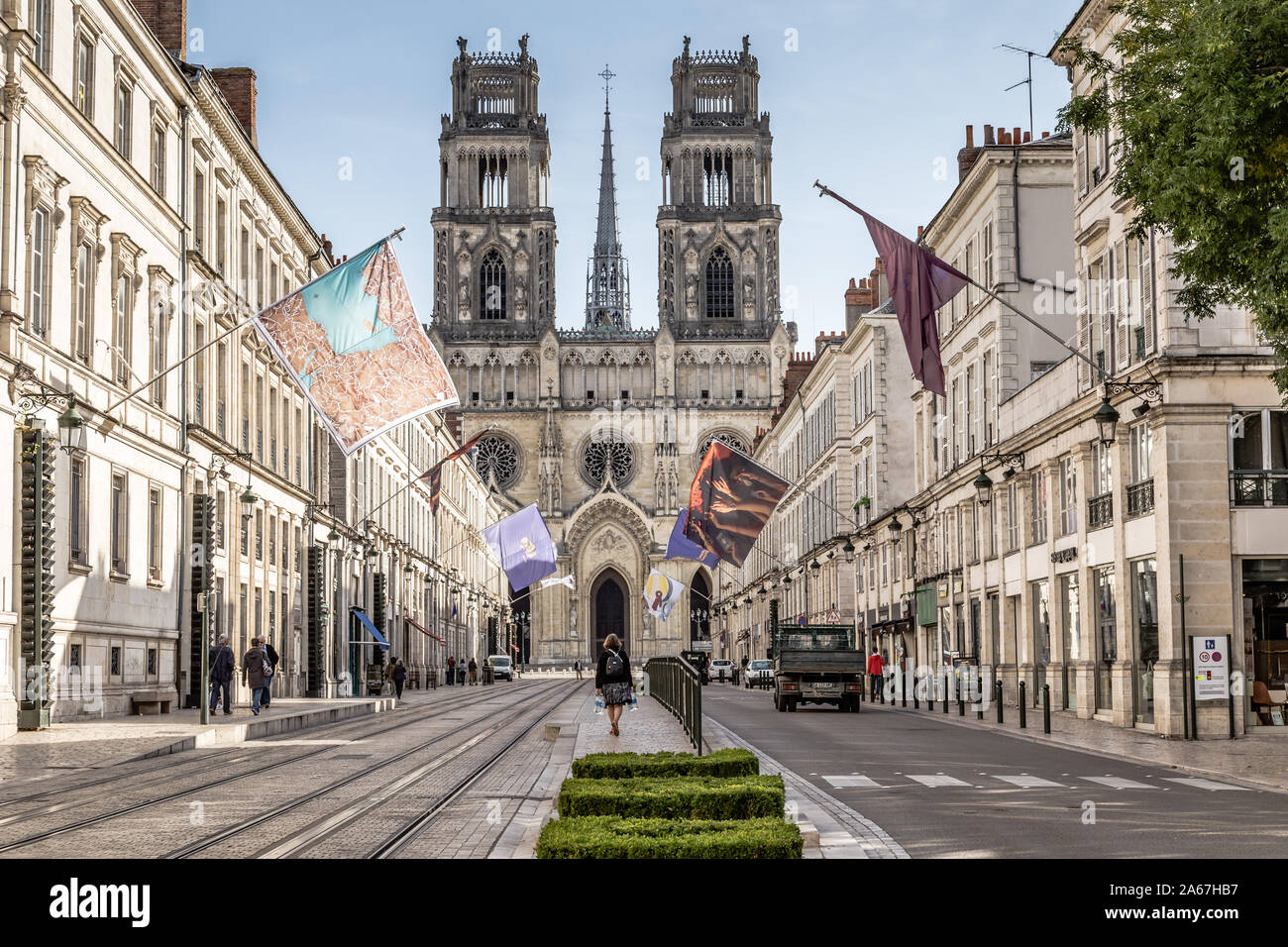 Orleans, Frankreich, 11. Oktober 2019: Orelans Centre und Royal Kathedrale des Heiligen Kreuzes in Frankreich Stockfoto