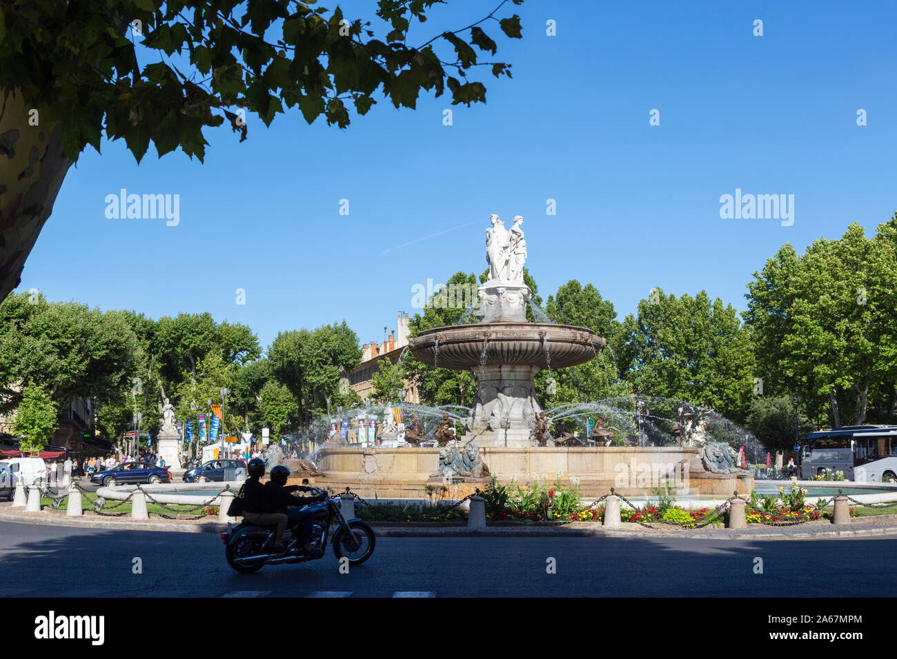 Die Fontaine de la Rotonde in der Place de la Rotonde, Aix-en-Provence, Provence-Alpes-Côte d'Azur, Frankreich. Der Platz wurde in den 1840er Jahren gebaut. Die Stockfoto