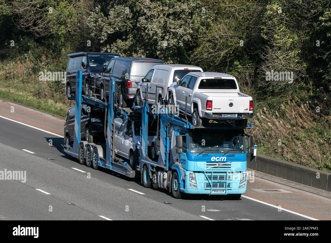 ECM-Car carrier Reisen auf der Autobahn M6 in der Nähe von Preston in Lancashire, Großbritannien Stockfoto