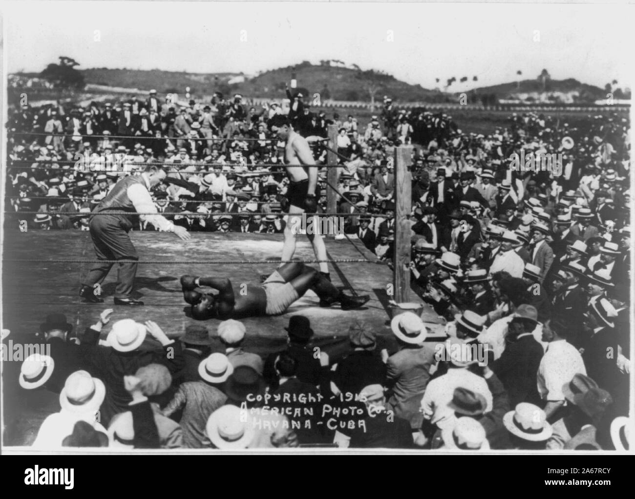 Knockout-- Willard-Johnson Kampf, Havanna; Knockout-- Willard-Johnson Kampf, Havanna; Stockfoto