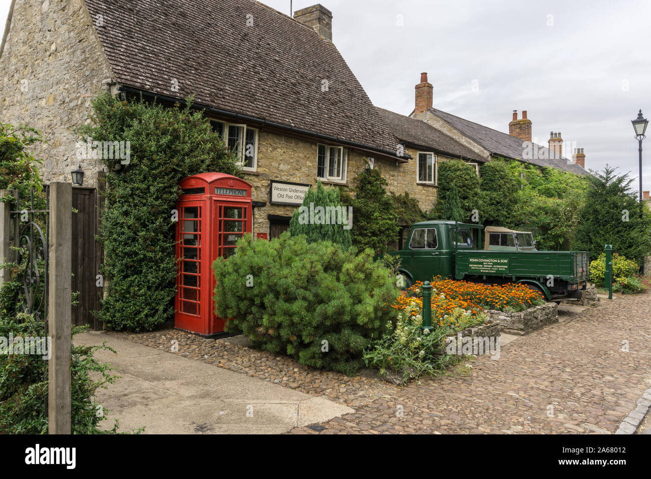 Die Alte Post, jetzt ein privater Wohnsitz, in dem hübschen Dorf Weston Underwood, Buckinghamshire, Großbritannien Stockfoto