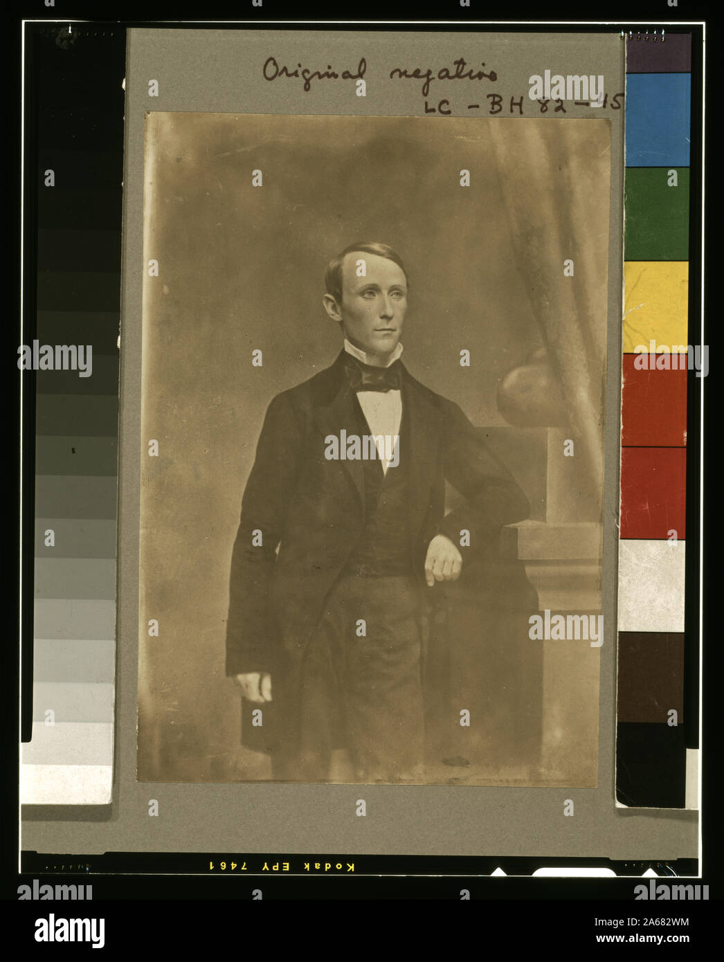 William Walker, drei viertel länge Studio Portrait, stehend, linken Arm ruht auf Sockel, leicht nach rechts Stockfoto