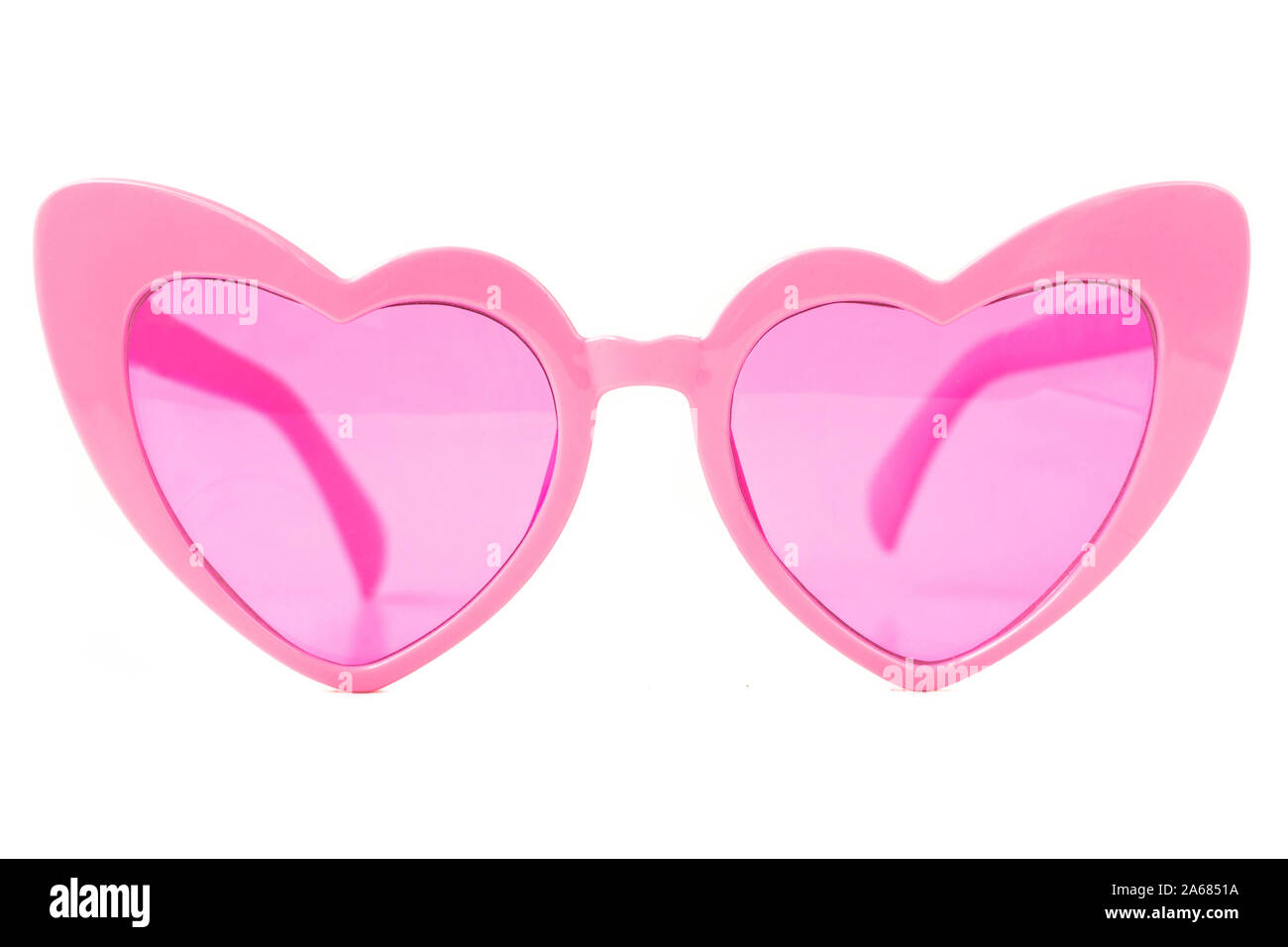 Rosa Herz Form Cat Eye Sonnenbrille isoliert auf Weiss - Vorderansicht Stockfoto