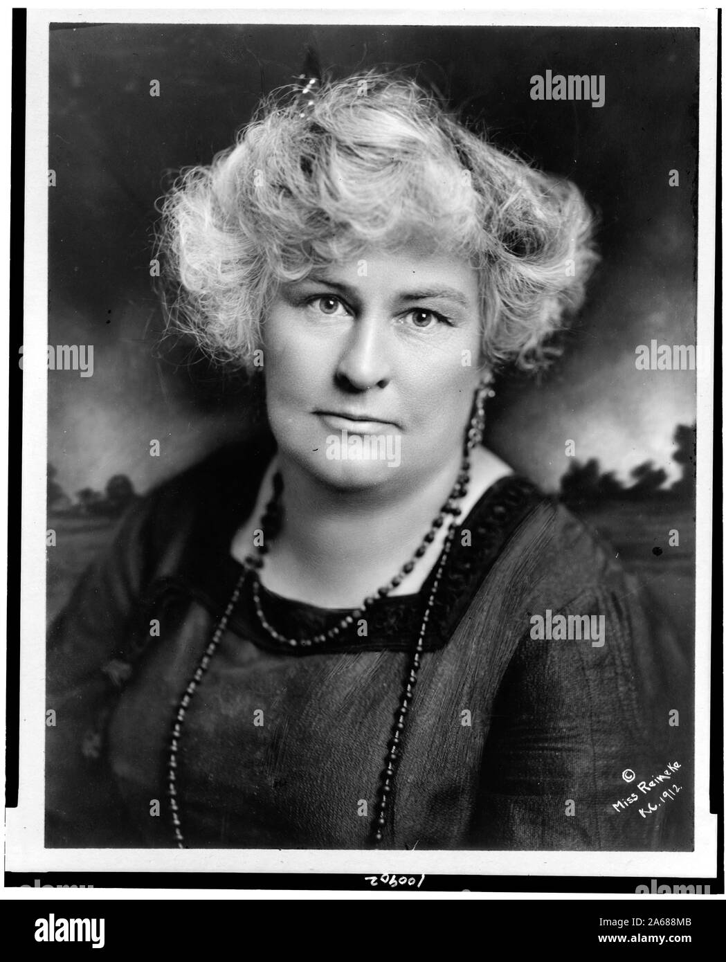 Winifred Schwarz (pseud. Annie Laurie), Kopf und Schultern im Porträt, Vorderseite Stockfoto