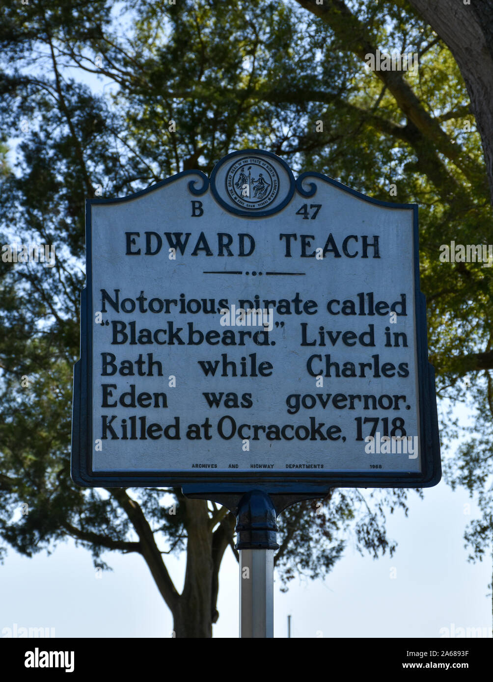 Eine historische Marke in Badewanne, North Carolina beschreiben es als Heimat der blackbeard the Pirate. Stockfoto