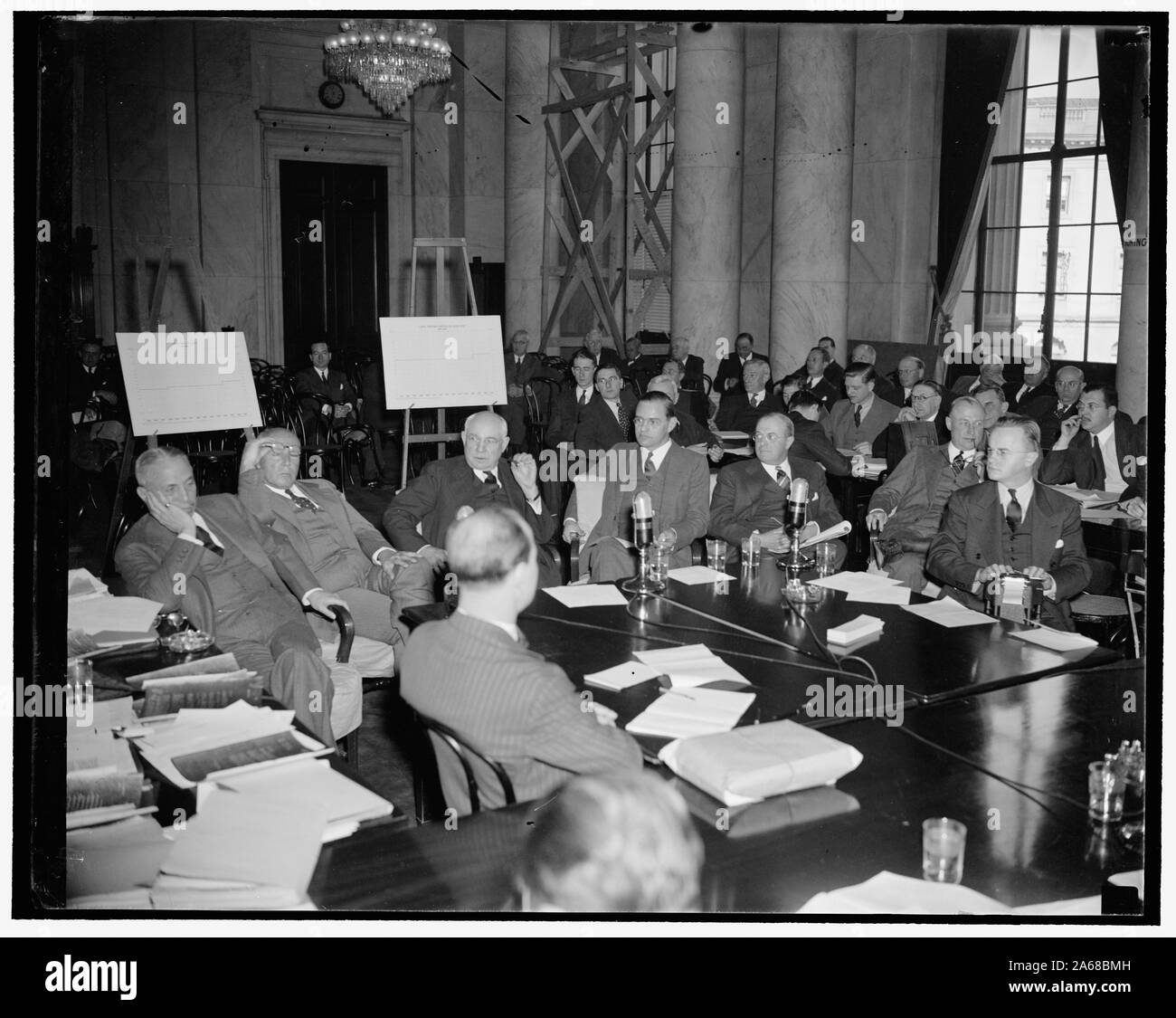 Zeugen vor dem Monopol Ausschuss. Washington, D.C., 3. Diese top-ranking Stahl Business Leaders schien gelangweilt, da sie Fragen des Monopols Ausschuss heute beantwortet. Nach rechts: Elton Hoyt, 11, Pickands, Mather Co., Crispin Oglebay, Oglebay, Norton & Co., Emmett Butler, Butler Bros., St. Paul, Minn., Patrick Butler, Butler Bros., St. Paul, Minn., E.B.Links Greene, Cleveland Cliffs Eisenerz Co., George M. Humphrey, M.A. Hanna Co. Stockfoto