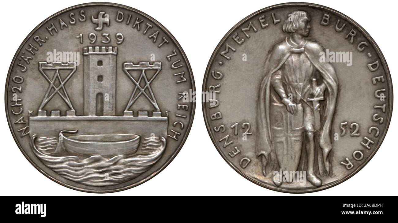 Deutschland deutsche NS-Propaganda Silbermedaille 1939, vorbehaltlich Annexion der Stadt Memel, Boot im Hafen, Tower zwischen zwei Ständen, Hakenkreuz oben Stockfoto