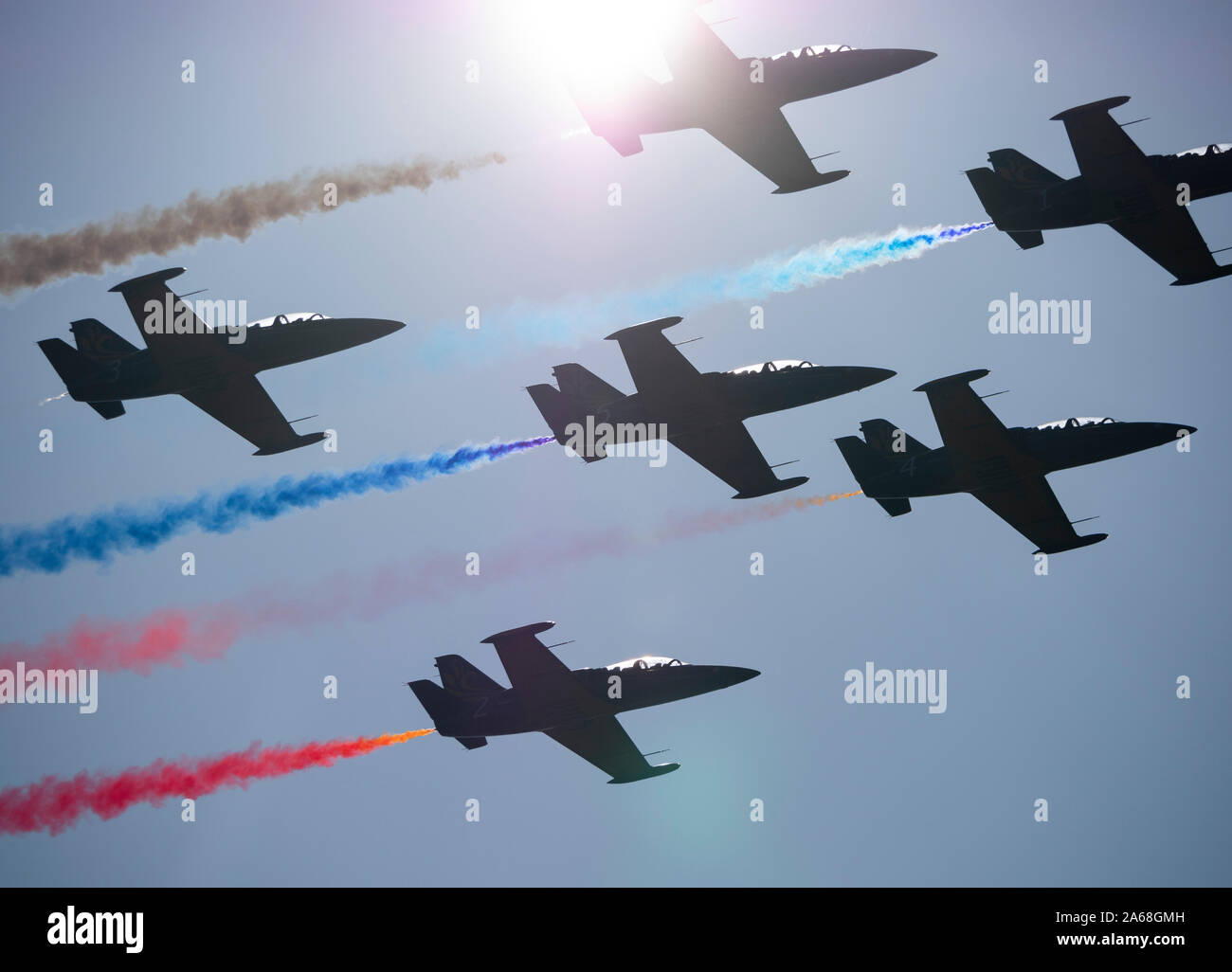 Flug Der aerobatic Gruppe 'Rus' in den Himmel. Stockfoto