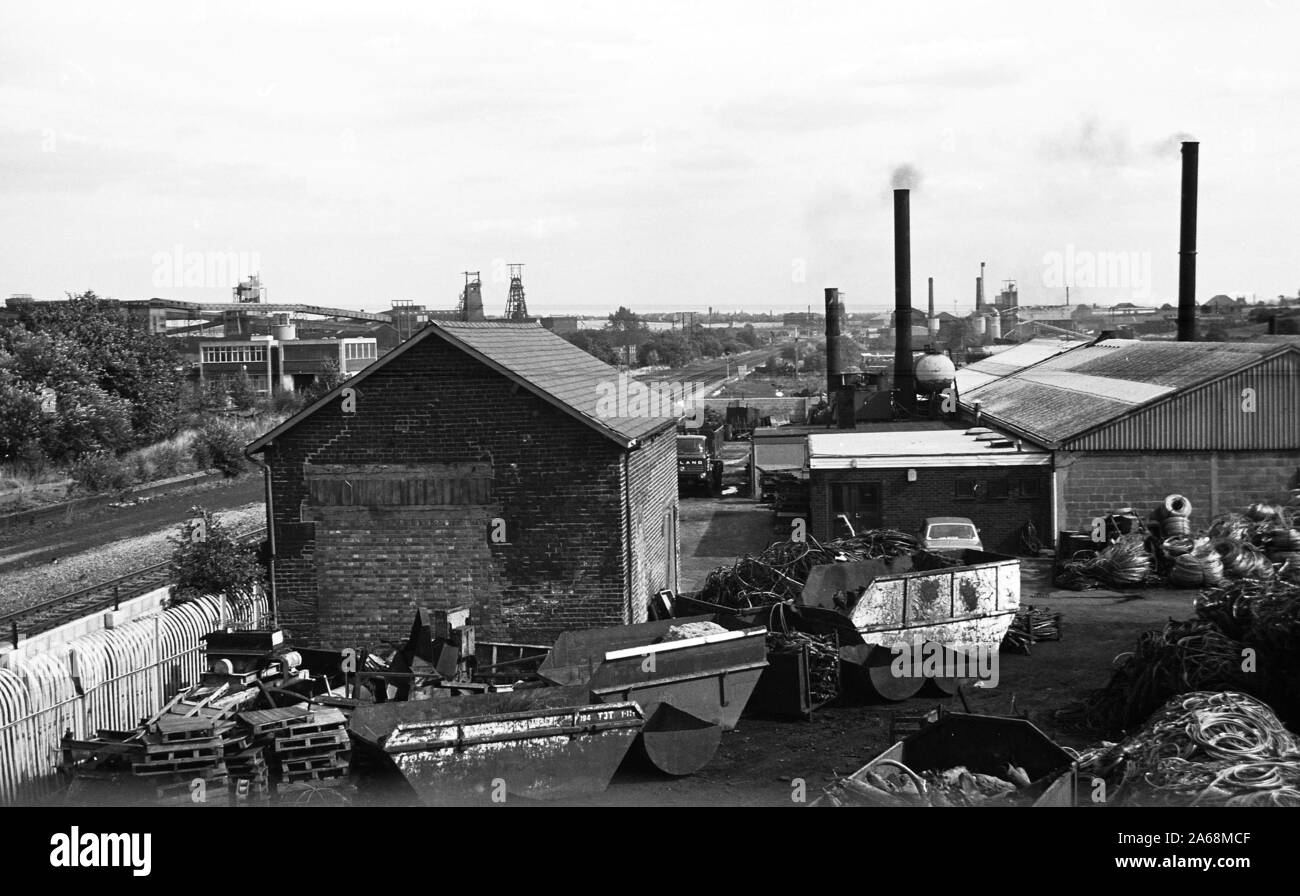 Eine Kohlegrube und zugehörigen Schwerindustrie in der dearne Valley, South Yorkshire in 1983. Die Kohle und die meisten der Industrie hat seit dem geschlossen worden. Stockfoto